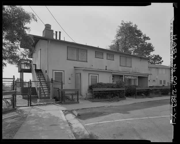 <p>Easter Hill Village, Richmond, U.S.A., 1954. Demolished, 2004. "It was the most significant public effort to provide affordable permanent housing for many families displaced by demolition of temporary World War II housing. It was the first multi-unit residential development to combine the twin themes of the planned unit development with the individuation of units... and the care given to integrating a multi-unit residential development to its site." Historic American Buildings Survey, Library of Congress, U.S.A. (<a href='https://www.loc.gov/item/ca3350/'>See: https://www.loc.gov/item/ca3350/</a>)</p>
